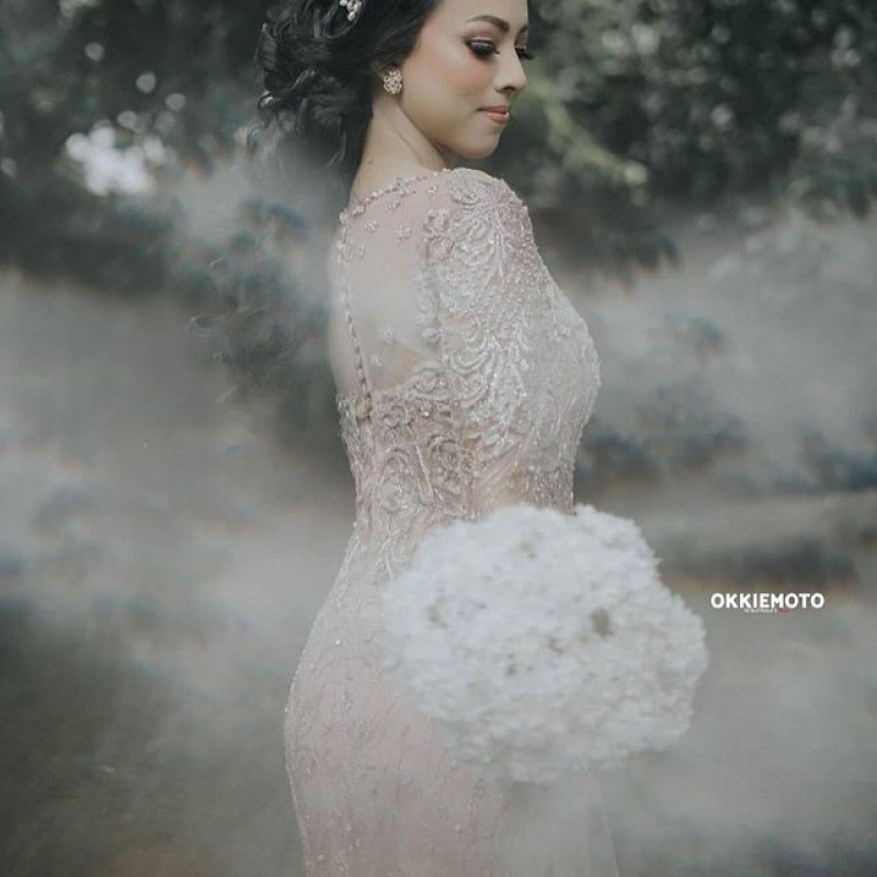 Our Beautiful Bride @iswolters . . #weddingjakarta 